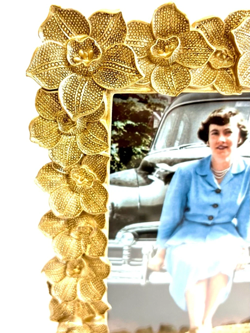 Nanette Lepore Vintage Style Picture Frame Gold Resin Orchid Design F571009